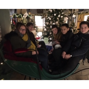 Des Quatrièmes en traîneau au village de Noël